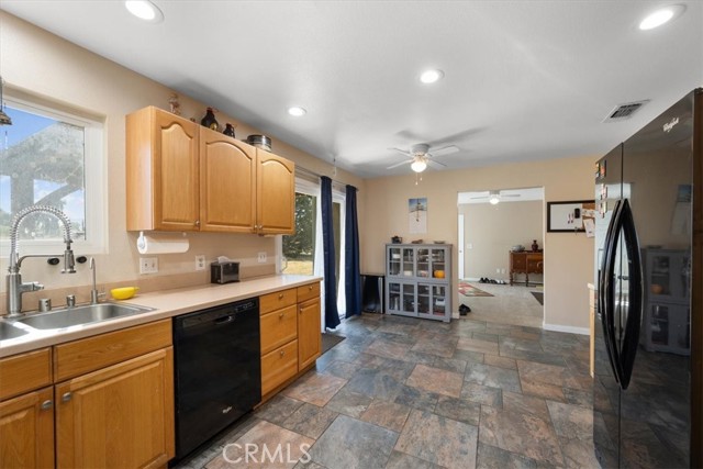 Detail Gallery Image 9 of 33 For 5640 Whispering Oak Way, Paso Robles,  CA 93446 - 4 Beds | 3 Baths