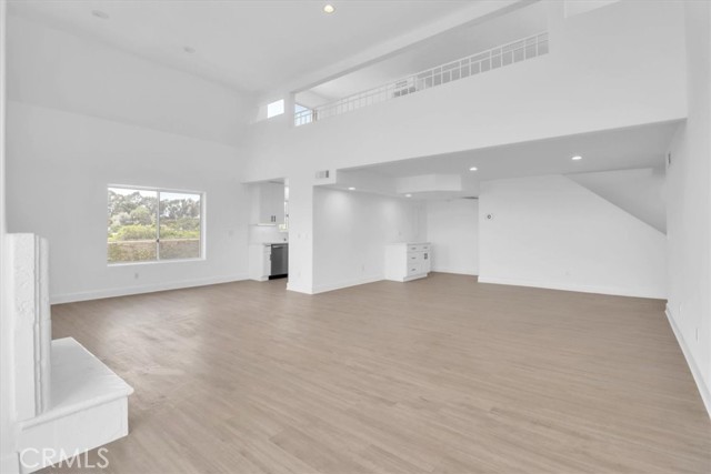 390 S Sepulveda Boulevard, Brentwood CA: https://media.crmls.org/medias/b926a2d8-edf1-4726-a0f3-44625202da76.jpg