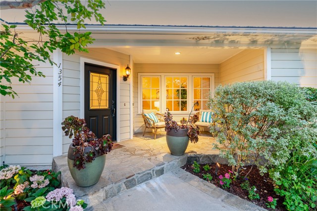 1354 Bedford Road, San Marino CA: https://media.crmls.org/medias/b926ac30-10d3-4775-9aef-a4e4f73d4af3.jpg
