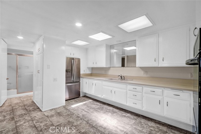 13800 Annandale Drive, Seal Beach CA: https://media.crmls.org/medias/b92732f1-bf6c-4068-be10-376de1f55dcb.jpg
