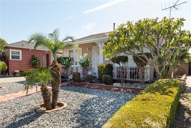 3139 Chestnut Avenue, Long Beach CA: https://media.crmls.org/medias/b9273cdc-42cf-4111-acbd-27f0d0c25046.jpg