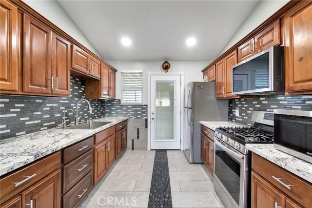 Detail Gallery Image 9 of 38 For 3336 N Lafayette, Fresno,  CA 93705 - 3 Beds | 1 Baths