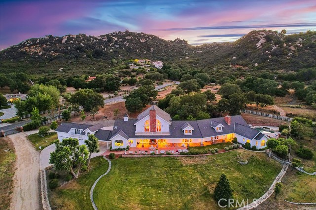 42580 Avenida Escala, Murrieta CA: https://media.crmls.org/medias/b927a9ce-84e3-4fa0-9cf6-a4fce20bb966.jpg