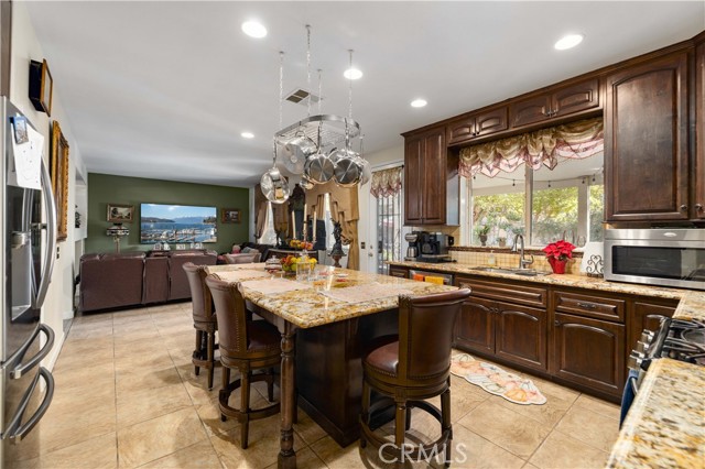 Detail Gallery Image 10 of 29 For 3734 Las Palmas, Palmdale,  CA 93550 - 5 Beds | 3 Baths