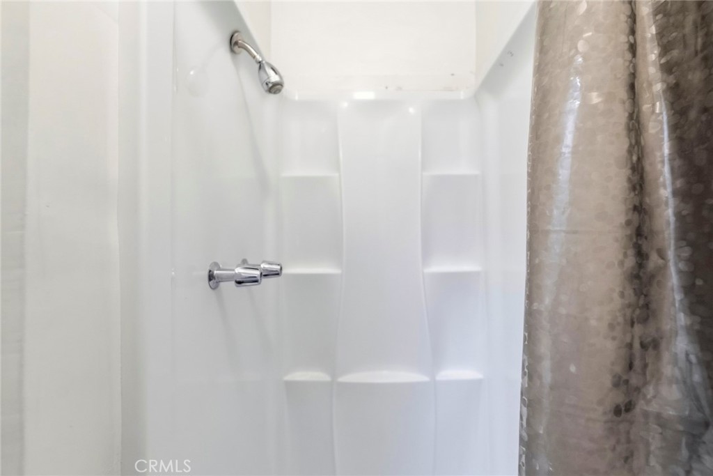 https://media.crmls.org/medias/b928e7f5-da7b-4b58-985a-d3147f95fdc6.jpg?preset=X-Large