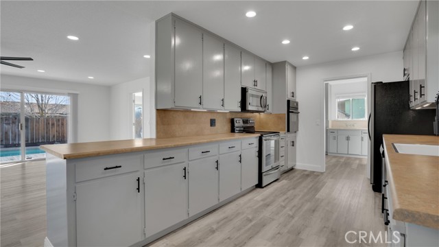 Image 12 of 28 For 2060 Loyola Way