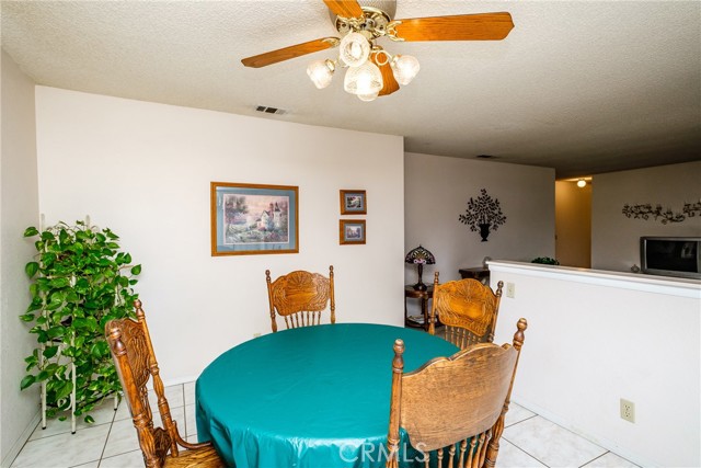 Detail Gallery Image 9 of 34 For 11051 5th Ave, Hesperia,  CA 92345 - 3 Beds | 2 Baths