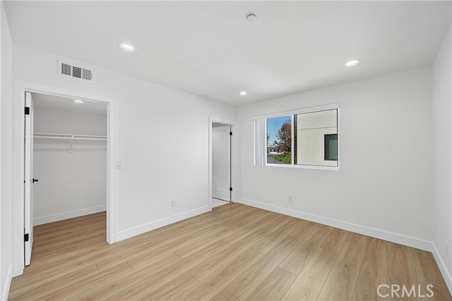 Detail Gallery Image 16 of 33 For 14422 Tiara #1/2,  Van Nuys,  CA 91401 - 5 Beds | 5 Baths