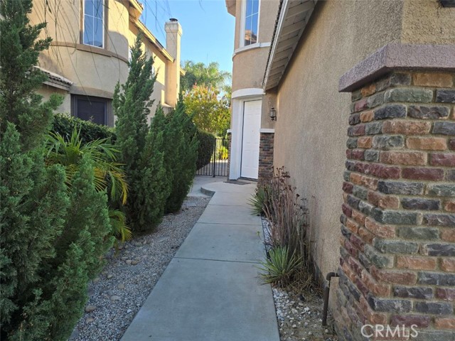 27513 Stanford Drive, Temecula CA: https://media.crmls.org/medias/b92a4262-390f-47ba-b636-d5c05c960d2b.jpg