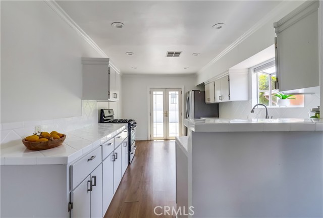 Detail Gallery Image 22 of 39 For 12506 Emelita St, Valley Village,  CA 91607 - 2 Beds | 2 Baths