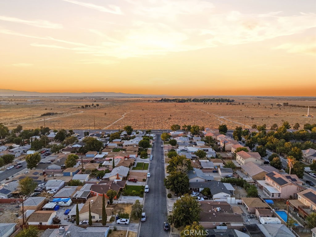 https://media.crmls.org/medias/b92d2a6e-d86b-4685-a9be-9bf4f2689900.jpg?preset=X-Large
