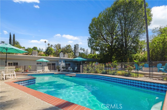 20283 Lorenzana Drive, Woodland Hills CA: https://media.crmls.org/medias/b92d7bf8-05f3-4981-8961-5dc66dcb297d.jpg