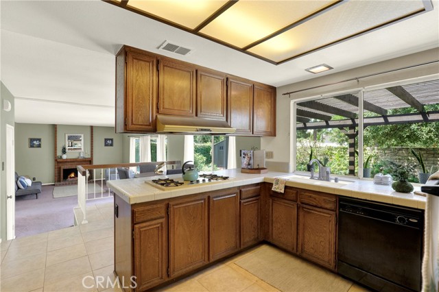 18417 Mount Kristina Street, Fountain Valley CA: https://media.crmls.org/medias/b92d9694-e749-414f-8872-c8d3ac06a99d.jpg