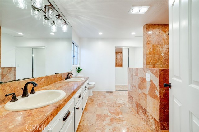 1119 9th Street, Hermosa Beach, California 90254, 5 Bedrooms Bedrooms, ,2 BathroomsBathrooms,Residential,Sold,9th,SB22164330