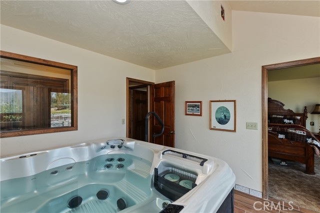 488 Lakeview Court, Big Bear Lake CA: https://media.crmls.org/medias/b92fd0c3-bf1e-46c3-b9ce-619b05d183df.jpg