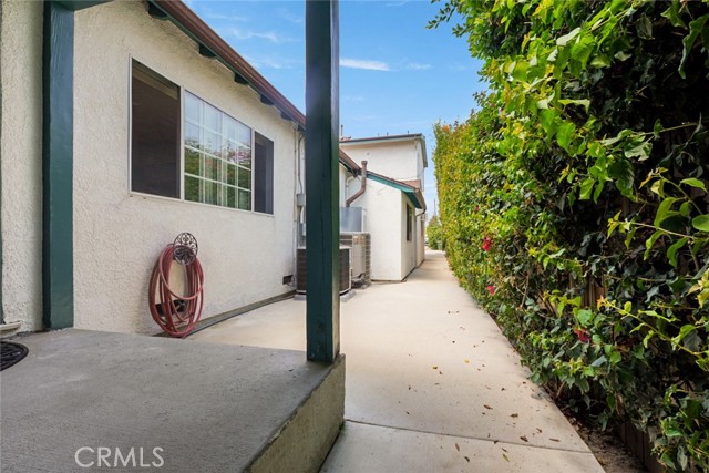6648 Gaviota Avenue, Van Nuys CA: https://media.crmls.org/medias/b92fde47-5f37-4339-a600-6db574d5c3fa.jpg