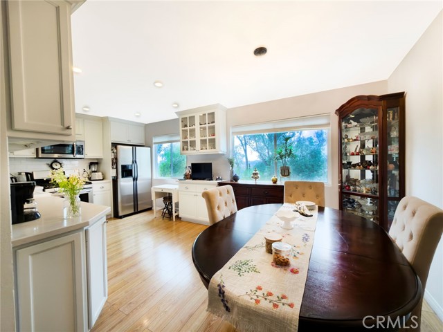 Detail Gallery Image 7 of 24 For 9788 via Zibello, Burbank,  CA 91504 - 2 Beds | 2/1 Baths