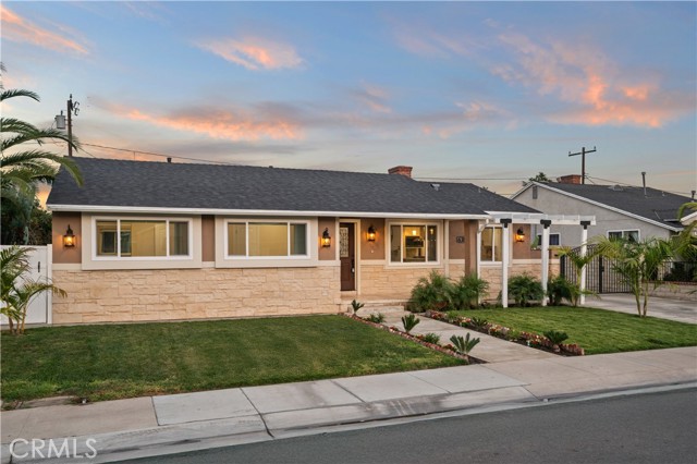 Detail Gallery Image 3 of 63 For 638 N Buttonwood, Anaheim,  CA 92805 - 4 Beds | 3 Baths