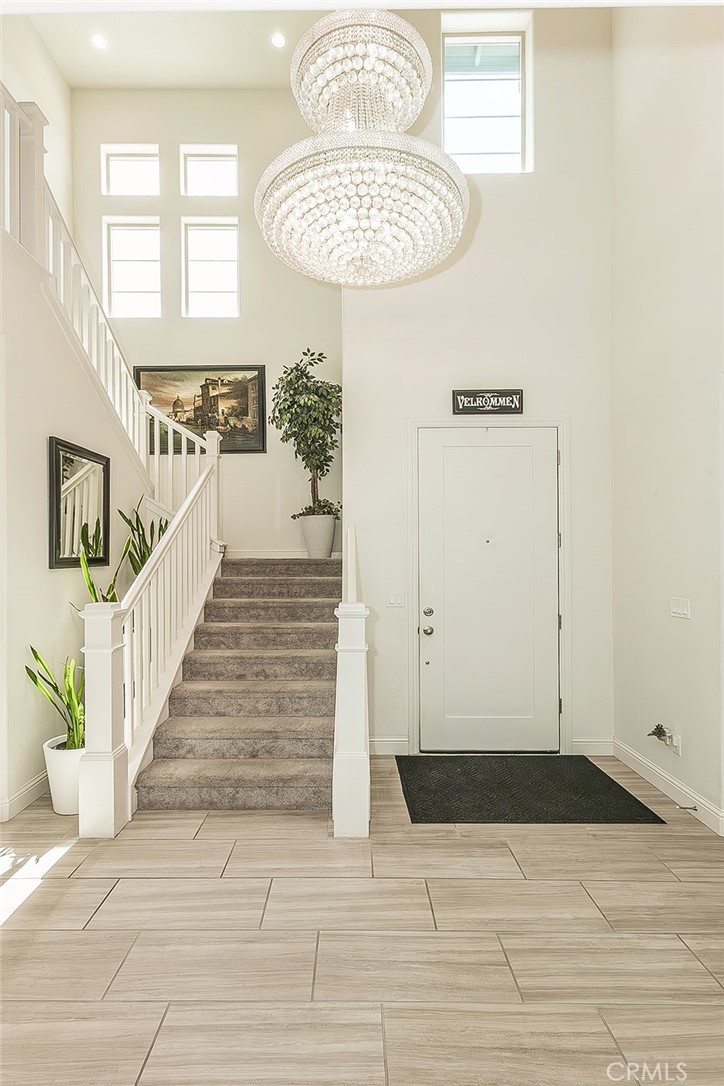 https://media.crmls.org/medias/b930f723-dded-4682-a91b-1b26bf1eb67b.jpg?preset=X-Large