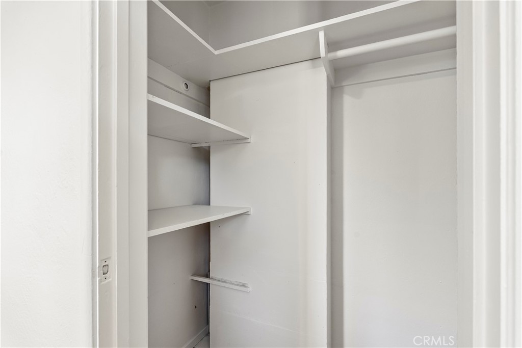 https://media.crmls.org/medias/b93171a8-b642-4197-8376-c7329198de96.jpg?preset=X-Large