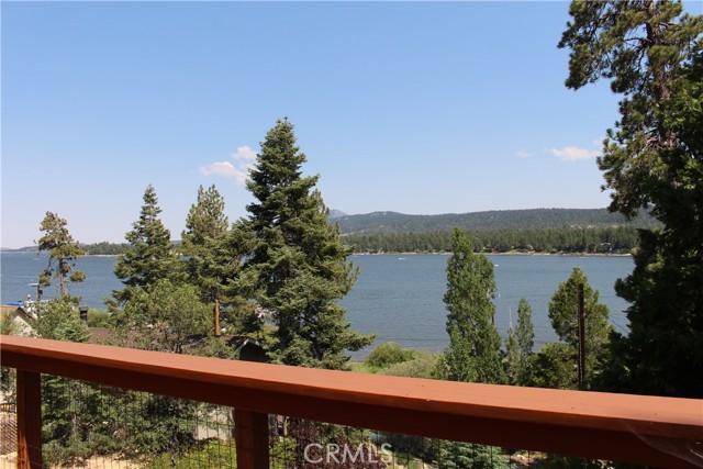 Detail Gallery Image 8 of 44 For 38532 N Shore Dr, Fawnskin,  CA 92333 - 3 Beds | 2/1 Baths