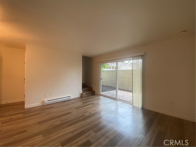 Detail Gallery Image 4 of 21 For 404 N Broadway #5,  Redondo Beach,  CA 90277 - 2 Beds | 1/1 Baths