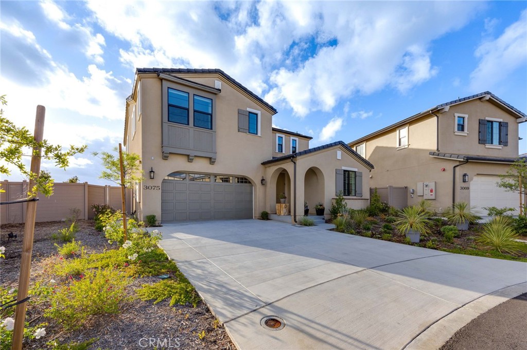 https://media.crmls.org/medias/b932ae1e-af72-4a5e-8a3a-93555094a9a3.jpg?preset=X-Large