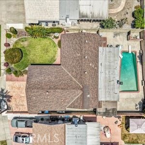https://media.crmls.org/medias/b9330319-7c18-4ccb-86a3-f338bbca5a52.jpg?preset=X-Large