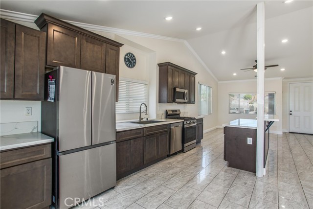 Detail Gallery Image 13 of 40 For 707 Emily Ln, Beaumont,  CA 92223 - 3 Beds | 2 Baths