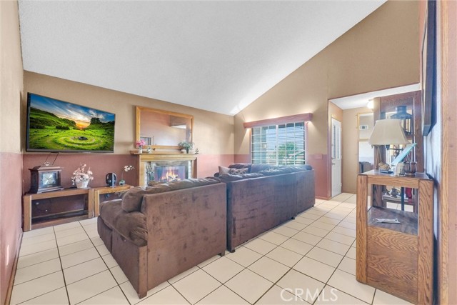 6765 Jadeite Avenue, Rancho Cucamonga CA: https://media.crmls.org/medias/b935850a-48a0-4559-8382-b383a7d8a96d.jpg