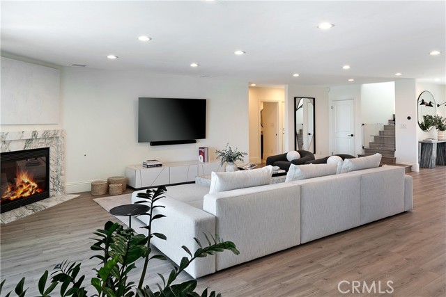 Detail Gallery Image 11 of 46 For 11039 Wrightwood Pl, Studio City,  CA 91604 - 3 Beds | 3 Baths