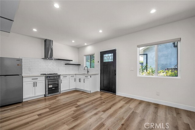 5110 Greenbush Avenue, Sherman Oaks CA: https://media.crmls.org/medias/b936248d-5a9b-457d-aa94-4c8b979f7187.jpg