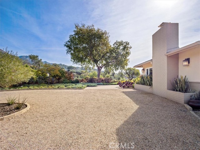 3744 Foothill Road, Santa Barbara CA: https://media.crmls.org/medias/b936bb4d-4bdb-412e-9474-f4620815a115.jpg