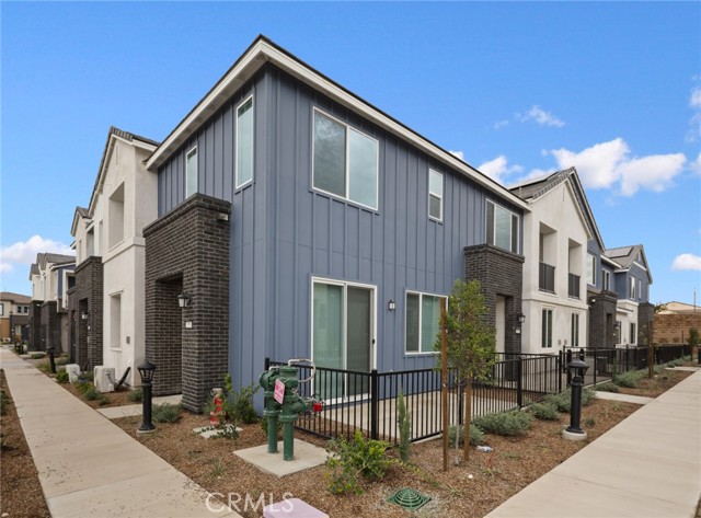 Detail Gallery Image 6 of 30 For 2753 E Amberley Privado, Ontario,  CA 91762 - 3 Beds | 2/1 Baths