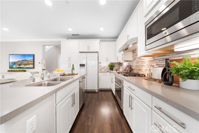 Detail Gallery Image 15 of 47 For 102 Yellow Pine, Irvine,  CA 92618 - 4 Beds | 4 Baths