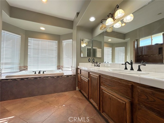 Detail Gallery Image 16 of 24 For 629 Golden West Dr, Redlands,  CA 92373 - 5 Beds | 3/1 Baths