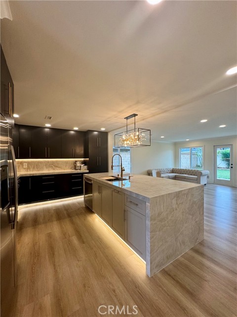 Detail Gallery Image 3 of 14 For 954 Capital St, Costa Mesa,  CA 92627 - 4 Beds | 3 Baths