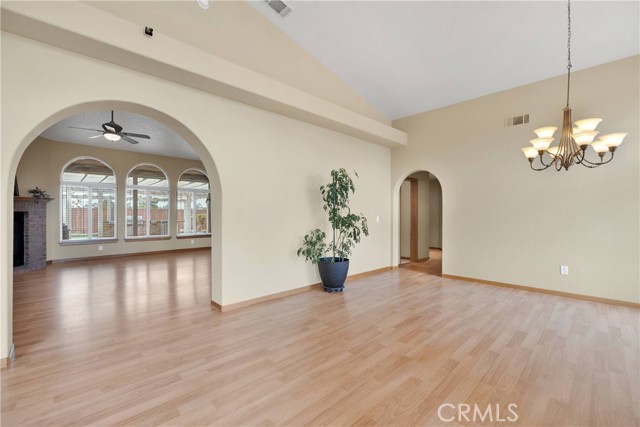 Detail Gallery Image 5 of 69 For 19501 Kinai Rd, Apple Valley,  CA 92307 - 4 Beds | 2/1 Baths