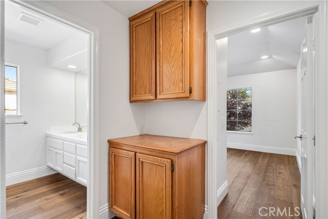 Detail Gallery Image 29 of 53 For 24526 Windsor Dr a,  Valencia,  CA 91355 - 3 Beds | 2/1 Baths