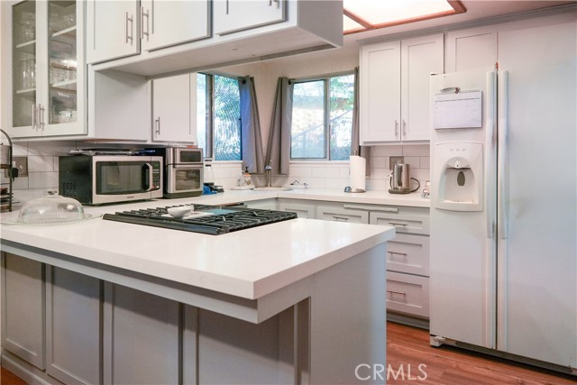 32801 Encina Dr, Running Springs CA: https://media.crmls.org/medias/b93a0a6e-21dd-4423-b403-ad2750769fa4.jpg
