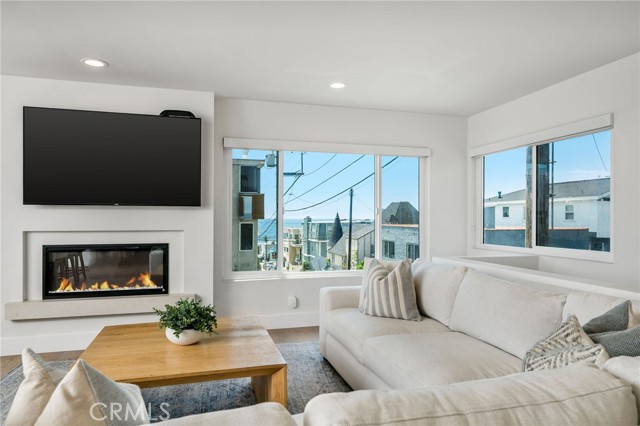 Detail Gallery Image 1 of 15 For 3420 Alma Ave, Manhattan Beach,  CA 90266 - 3 Beds | 3 Baths