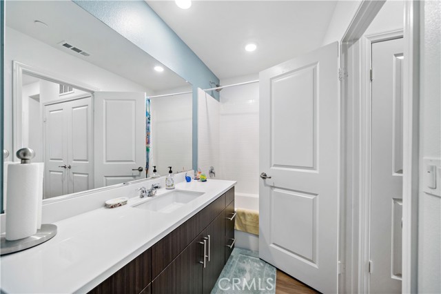 15210 Horizon Street, Fontana CA: https://media.crmls.org/medias/b93bd258-3a49-4b32-a90b-8874930fecd7.jpg