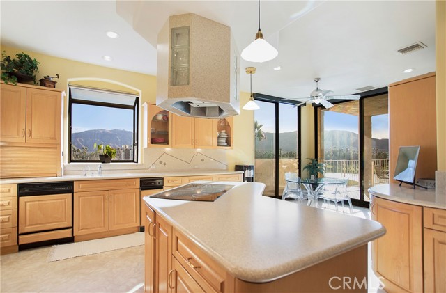 Detail Gallery Image 8 of 23 For 910 Island Dr #506,  Rancho Mirage,  CA 92270 - 3 Beds | 3 Baths