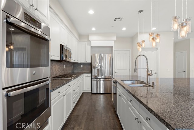 Detail Gallery Image 11 of 60 For 31784 Desert Holly, Murrieta,  CA 92563 - 5 Beds | 3 Baths