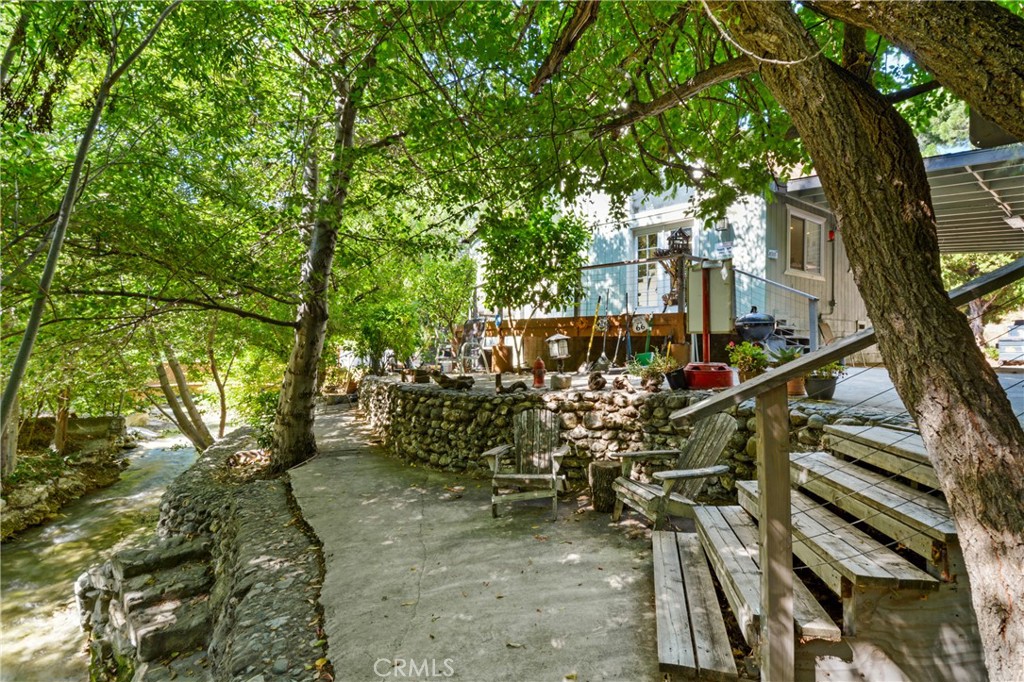 https://media.crmls.org/medias/b93c49d7-d431-4e2b-91c0-4994f890eccb.jpg?preset=X-Large