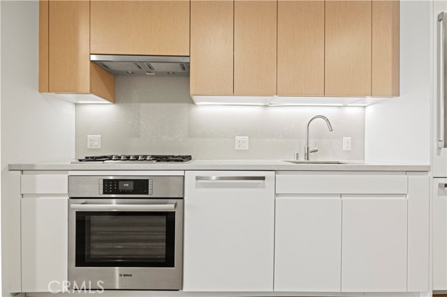 877 Francisco Street, Los Angeles CA: https://media.crmls.org/medias/b93ca2b6-8a5d-490f-9719-f77533983913.jpg