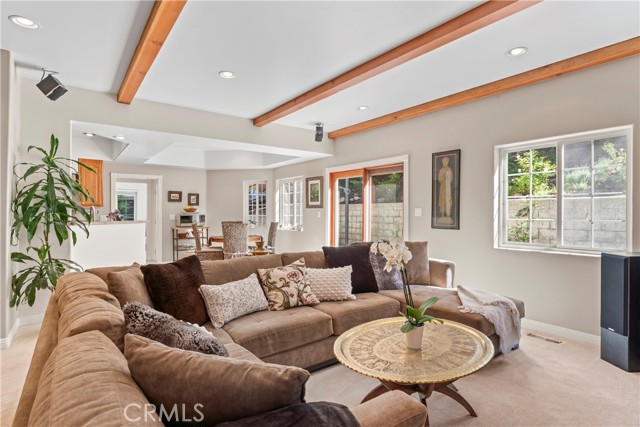 Detail Gallery Image 10 of 72 For 197 Massive Rd, Lake Arrowhead,  CA 92317 - 4 Beds | 3/1 Baths