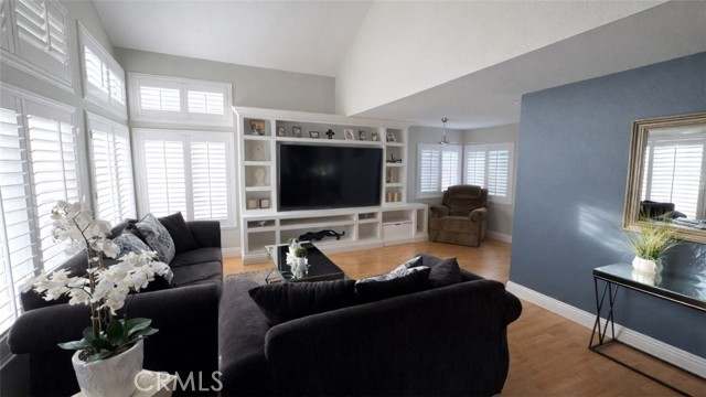 Detail Gallery Image 2 of 11 For 19972 Windwood, Riverside,  CA 92508 - 4 Beds | 2/1 Baths