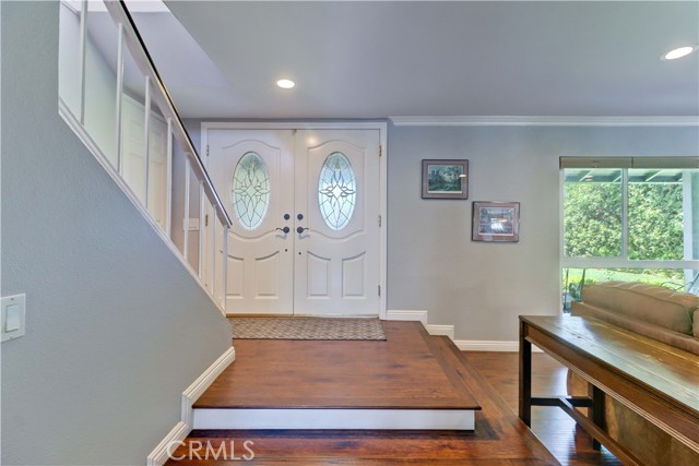 25701 Minoa Drive, Mission Viejo CA: https://media.crmls.org/medias/b93e26c8-a5ad-484e-b33f-c7e0a9c7d8d7.jpg