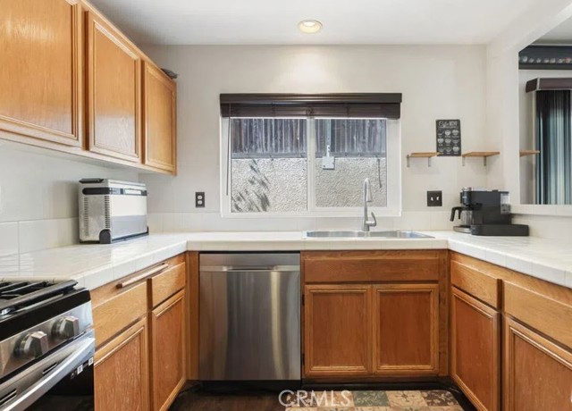 Detail Gallery Image 10 of 43 For 25323 Bayside Pl, Harbor City,  CA 90710 - 3 Beds | 2/1 Baths